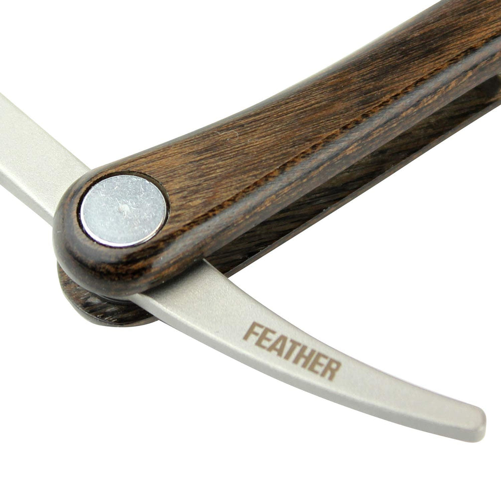 Feather Artist Club SS Wood folding razor weighs 51 grams for balanced feel