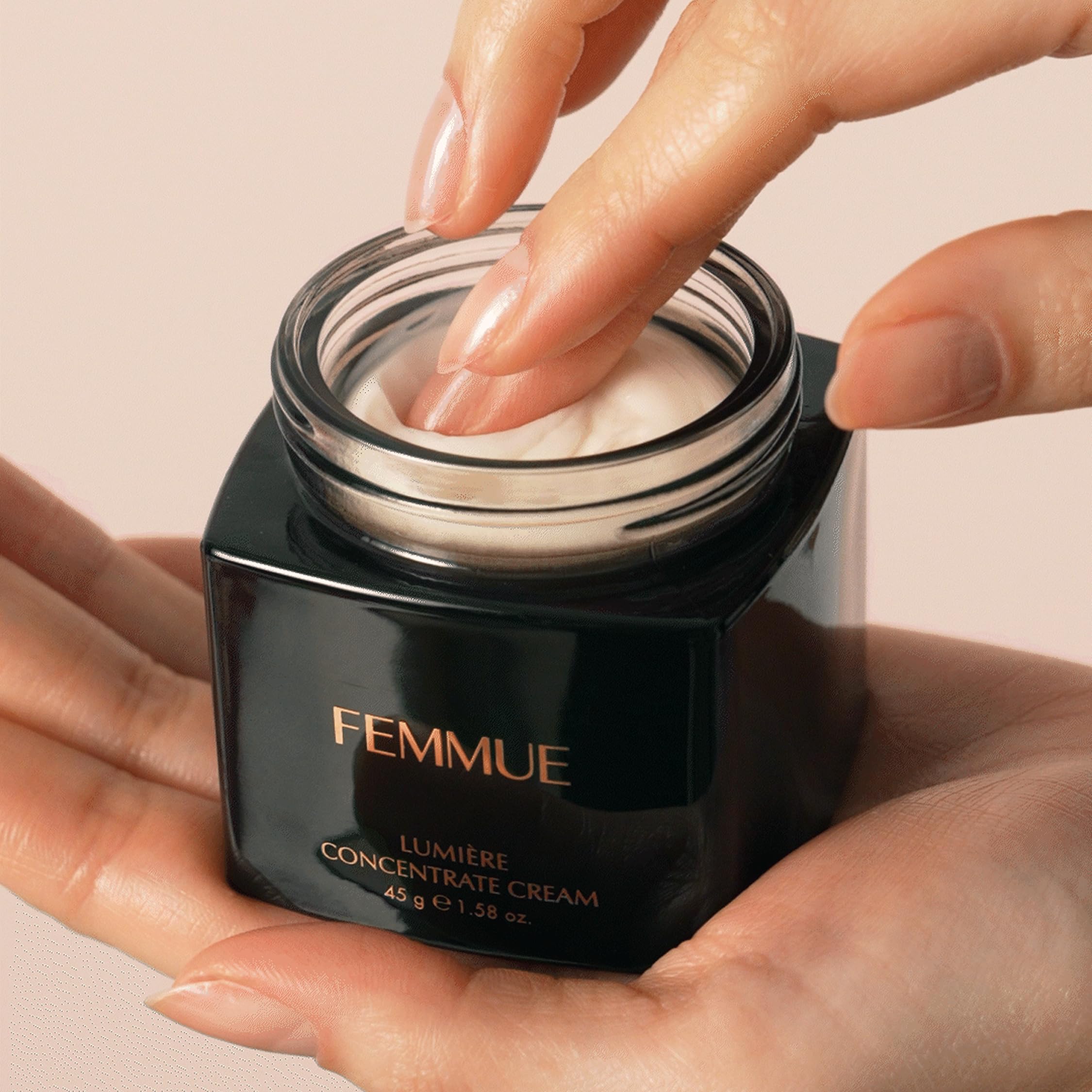 FEMMUE Lumière absorbed finish leaves subtle glow and comfort