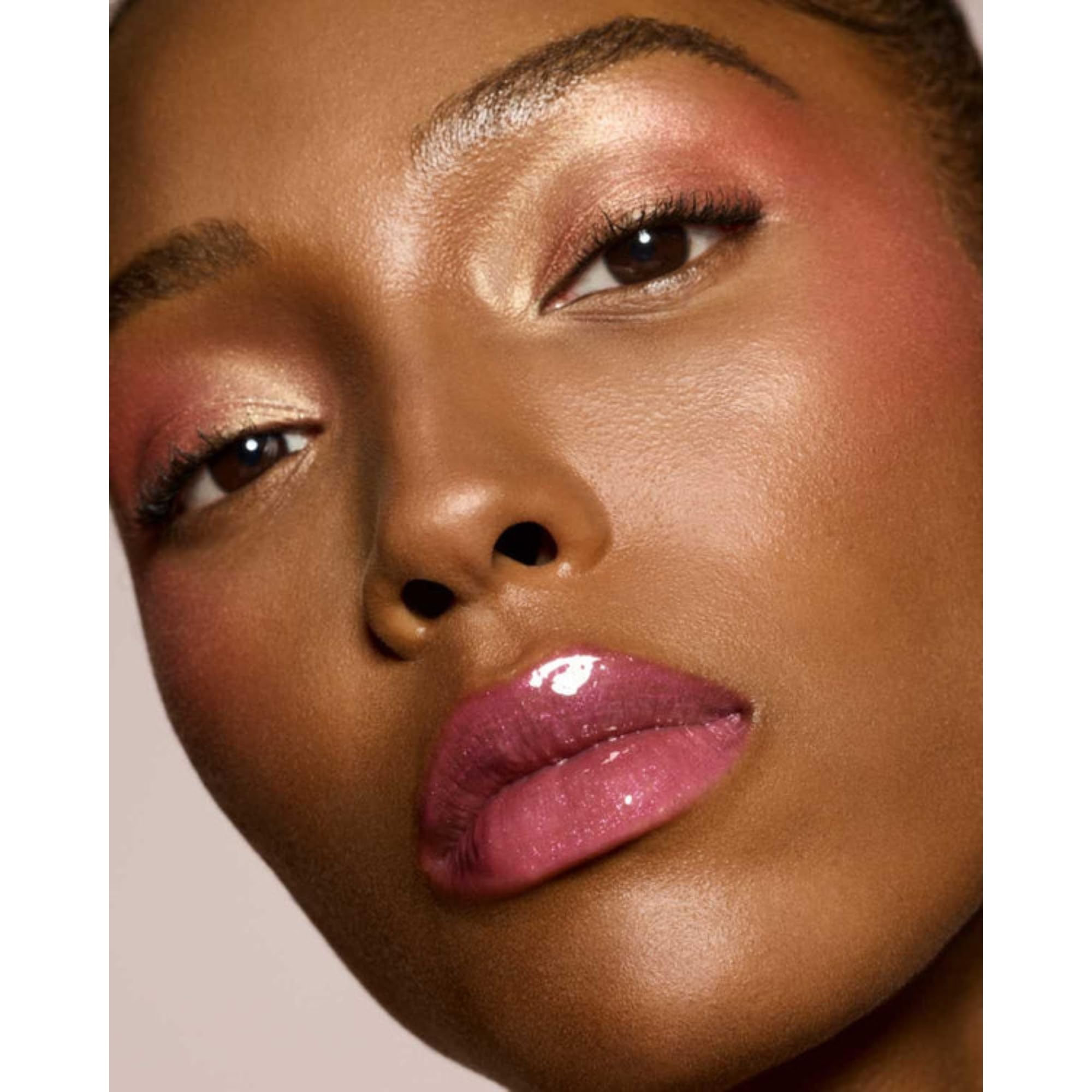Fenty Beauty Gloss Bomb 08 Riri close-up lip shine highlights mirror-like glow
