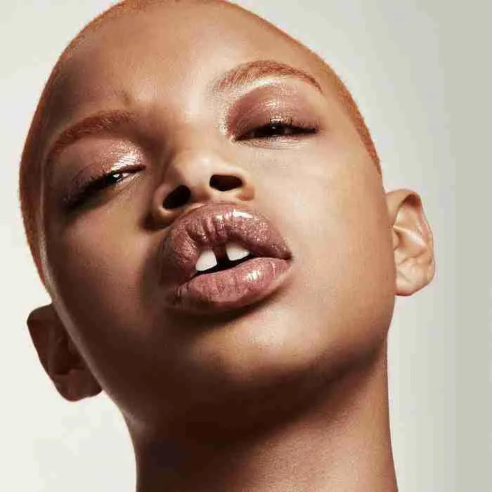 Universal shade delivers a sheer luminous glow that flatters all skin tones