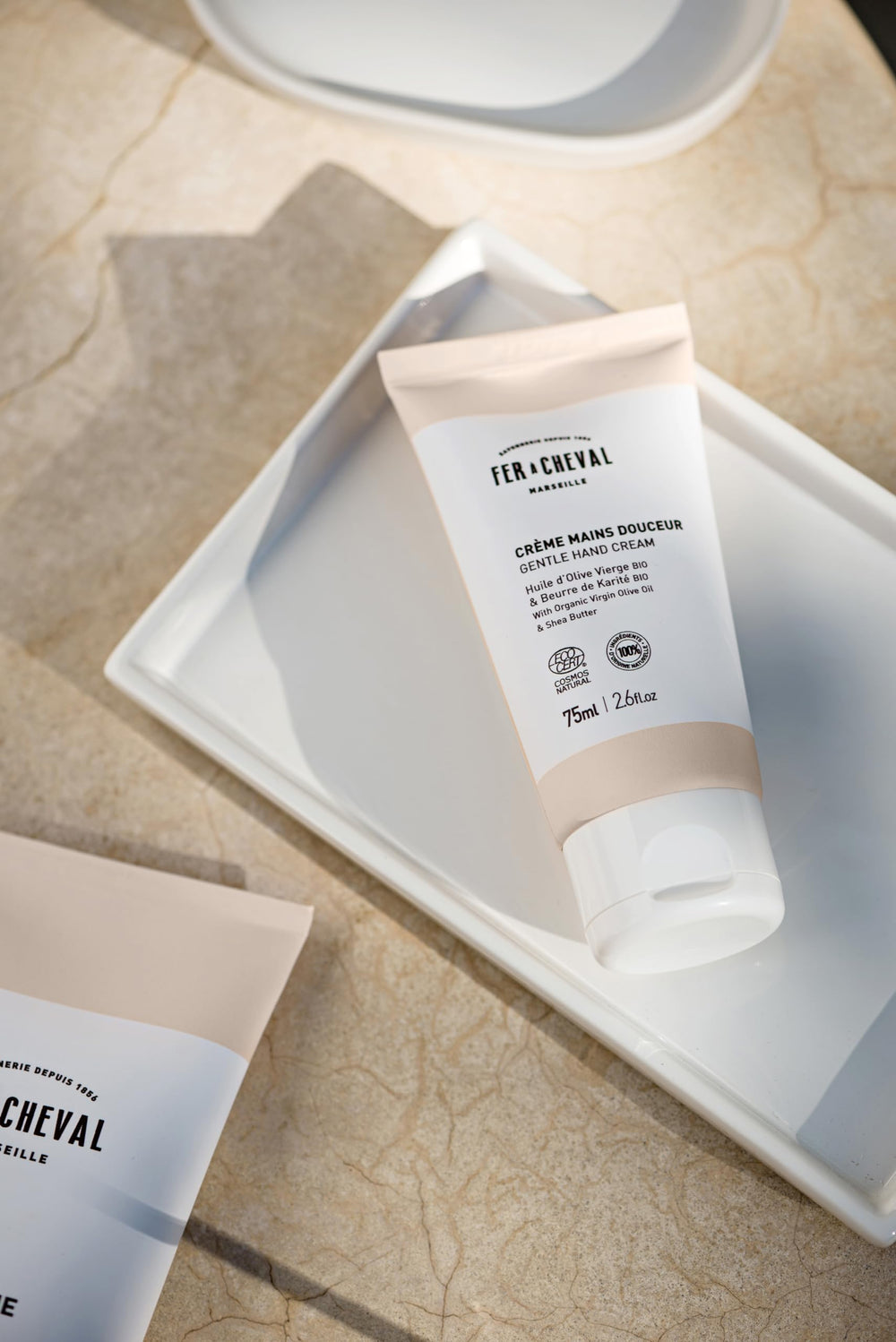 Fer à Cheval Gentle Hand Cream oat-milk-scent aroma note.