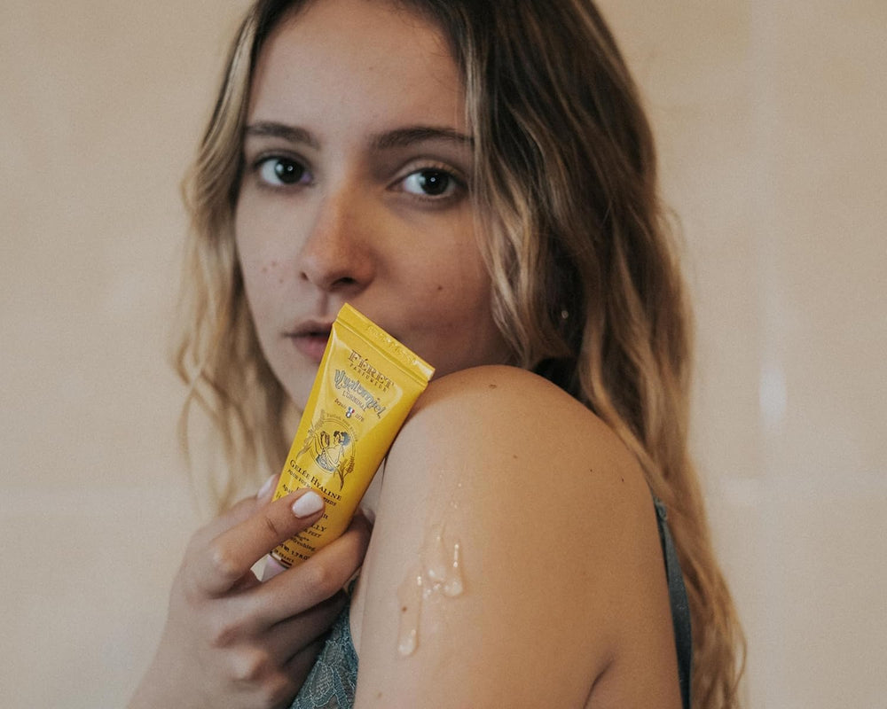 Feret Le Hyalomiel hydrating gel absorbed into fingertips leaving a soft glow
