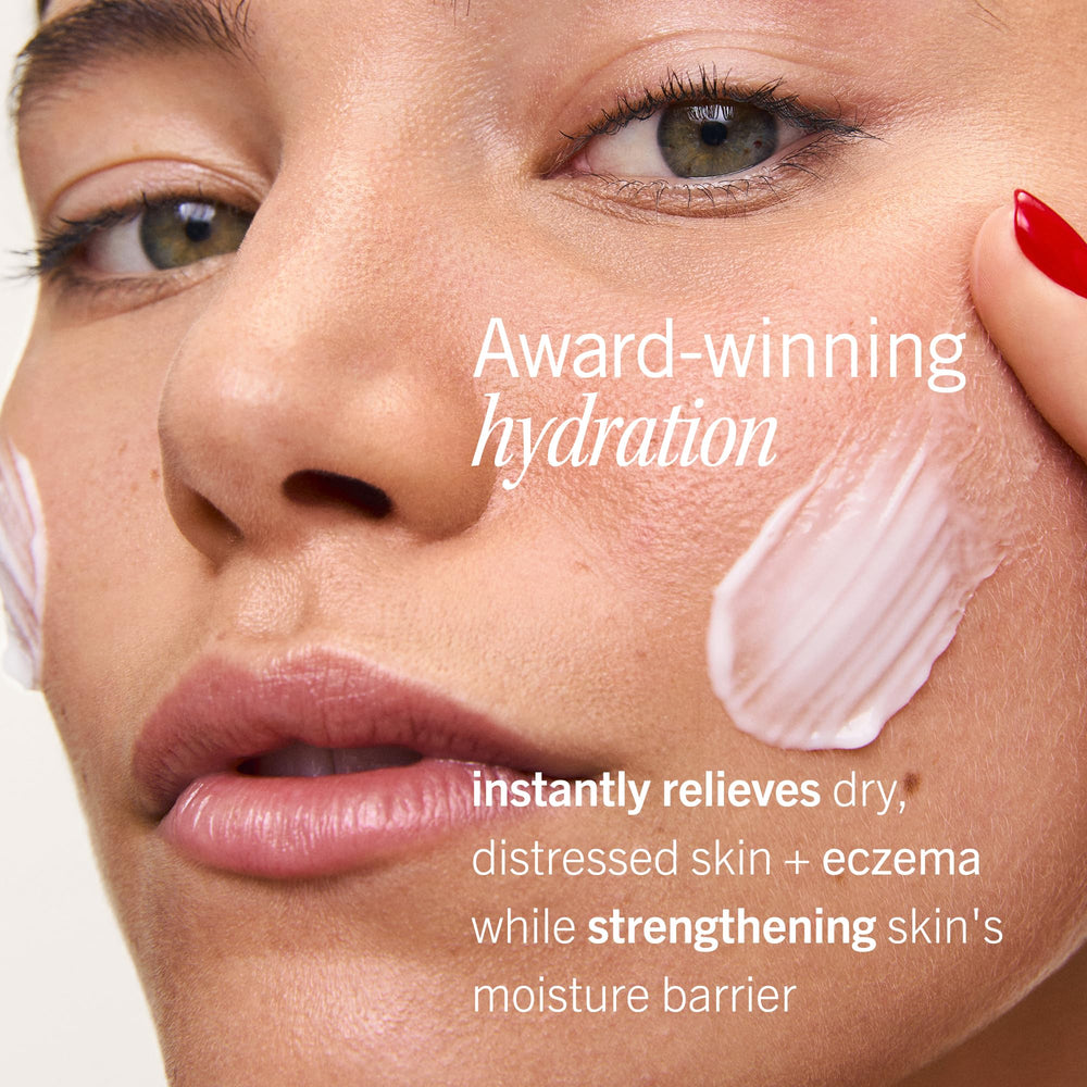 First Aid Beauty Ultra Repair Crème – application visage et corps.