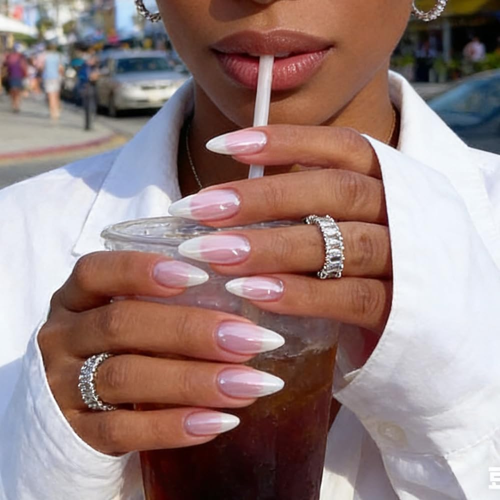 FJSMTOPl chrome design nails close-up shine