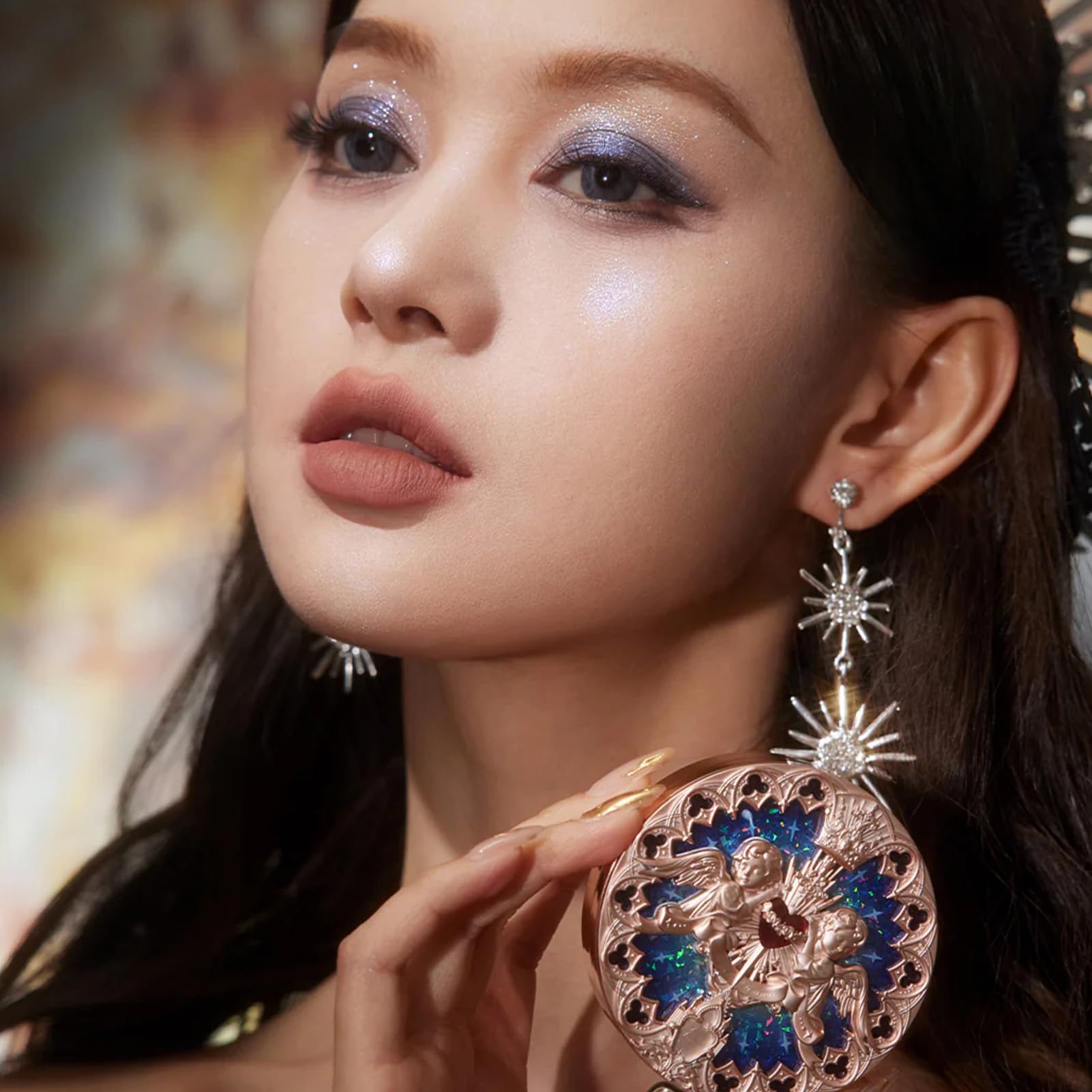 Flower Knows buildable radiance with no dust ensures clean blending.