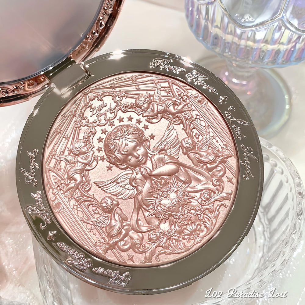 Flower Knows Little Angel pearly shimmer suits a wide range of undertones.
