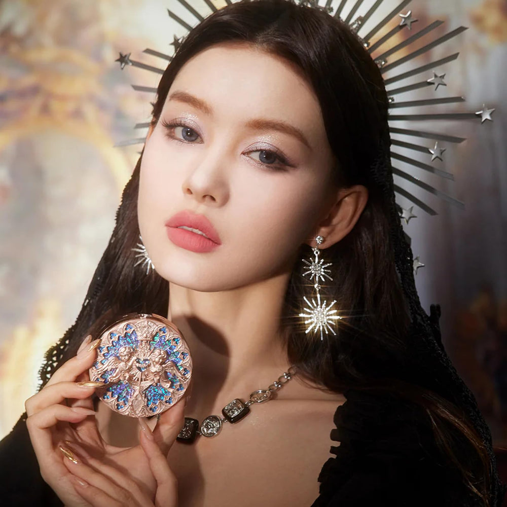 Flower Knows velvety finish enhances cheekbone contour with gentle radiance.