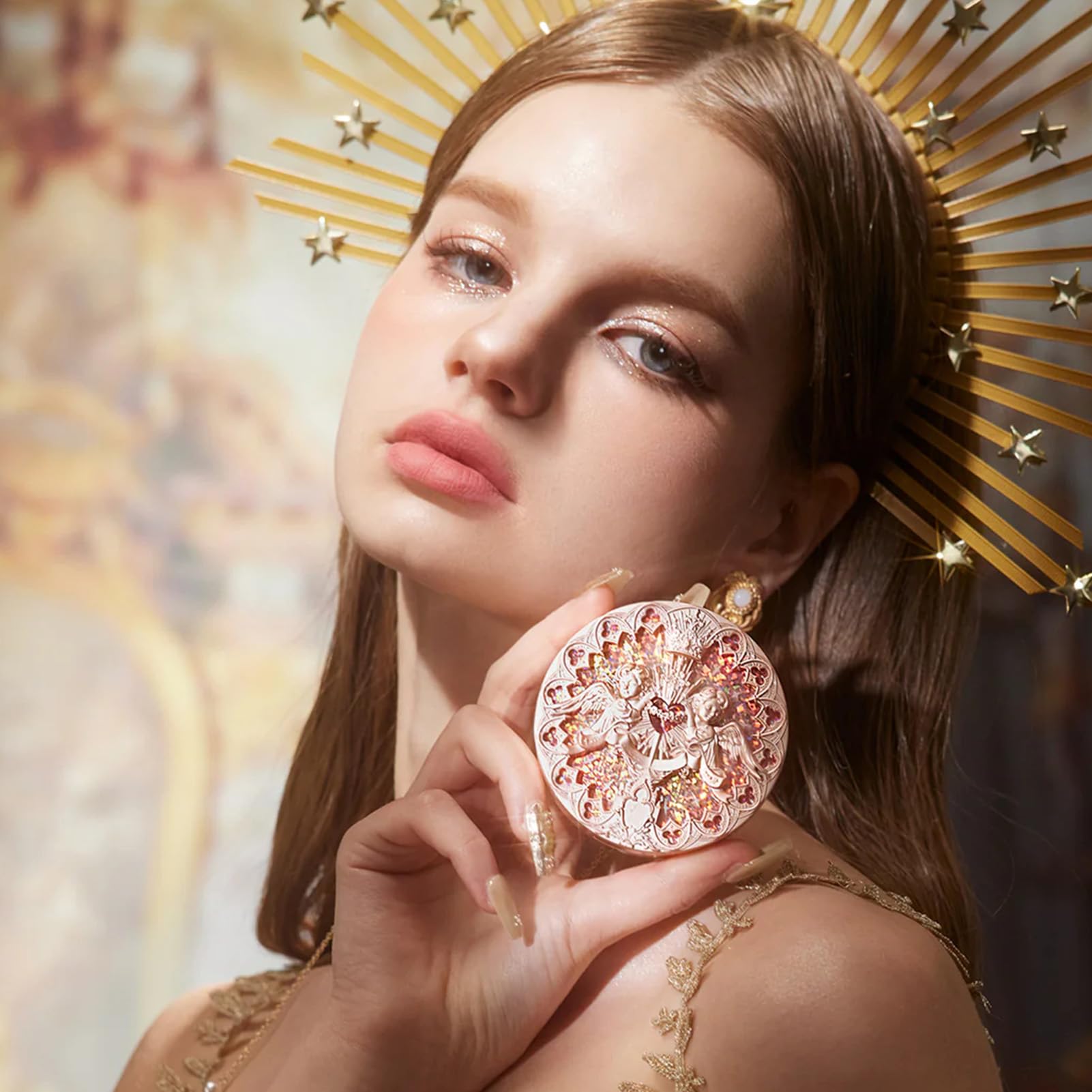 Silky no-dust finish enables buildable radiance without fallout
