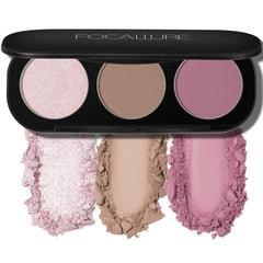 FOCALLURE 3-in-1 contour palette close-up shows rich pigments for sculpted definition.