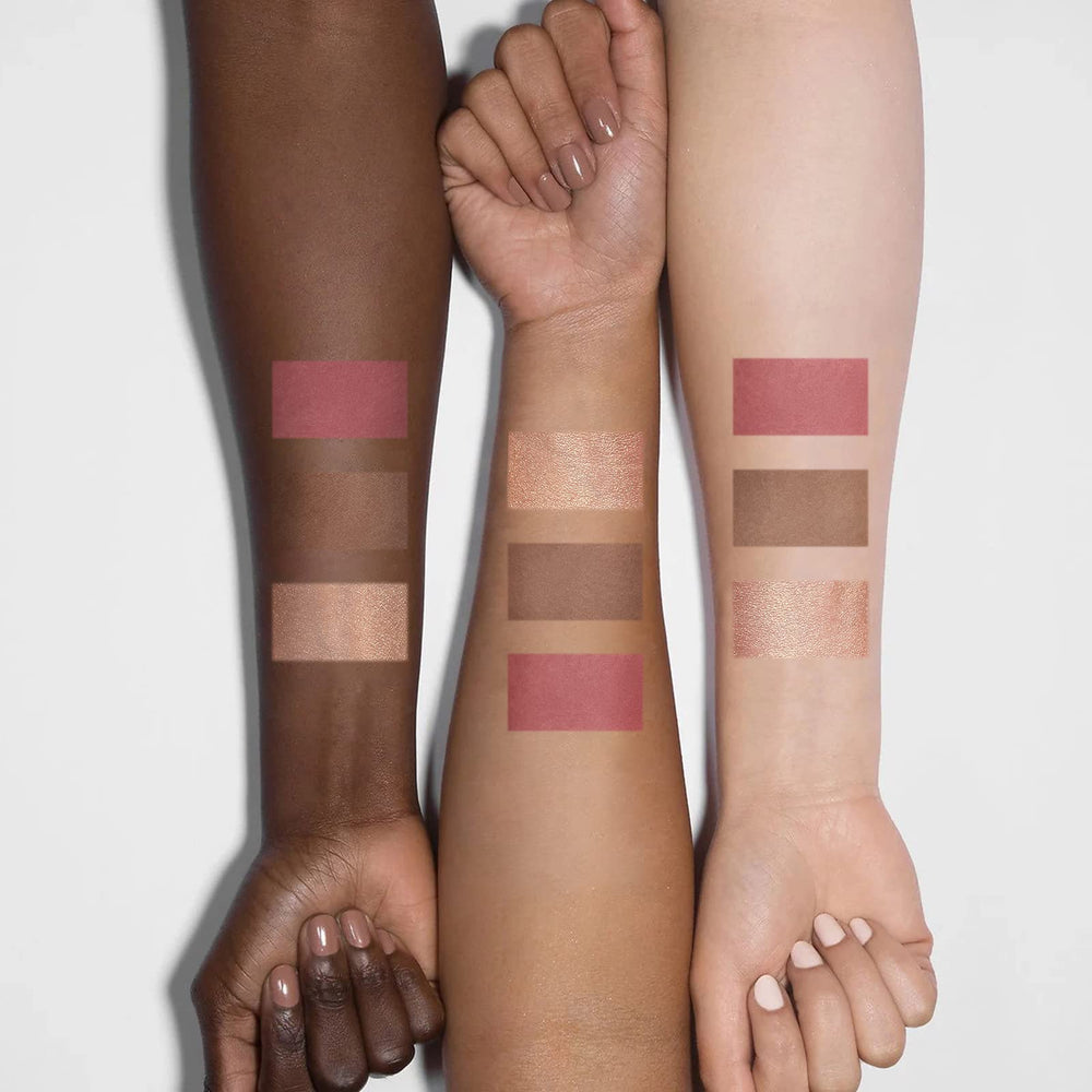 FOCALLURE smooth blending powder enables easy, even makeup application