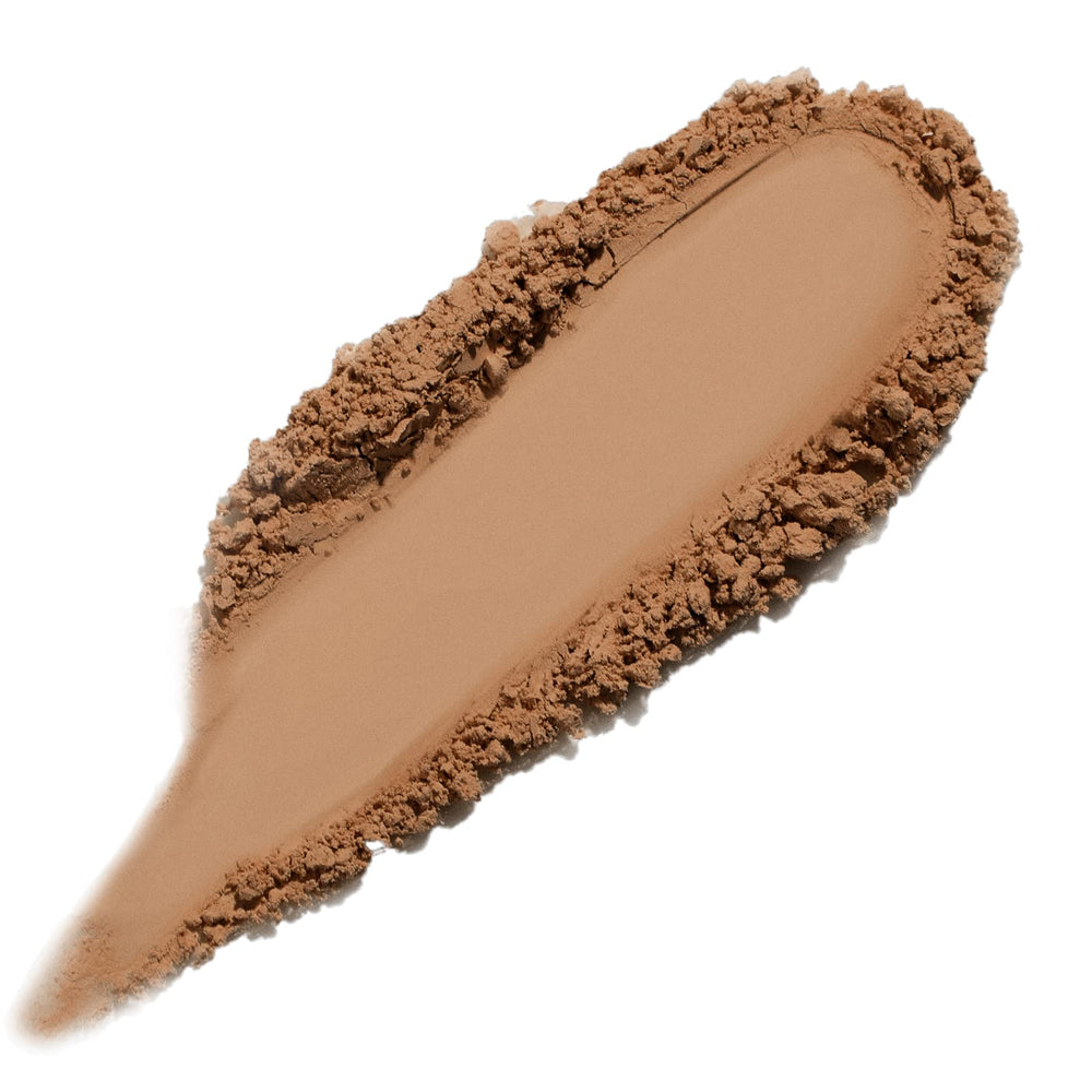 FOCALLURE Flawless pressed powder swatch demonstrates buildable coverage for a photo-ready finish.