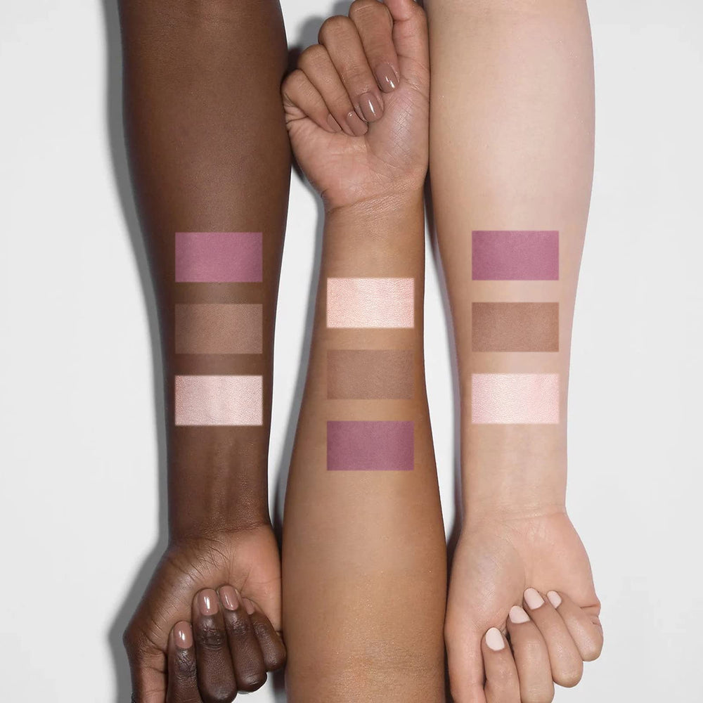 FOCALLURE gift-ready palette appeals as a thoughtful present.