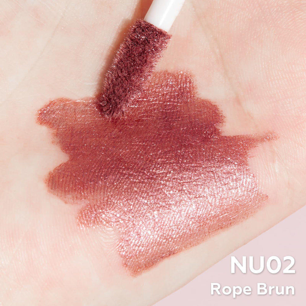 FOCALLURE Metallic Liquid Lipstick glitter density adds depth and festive appeal
