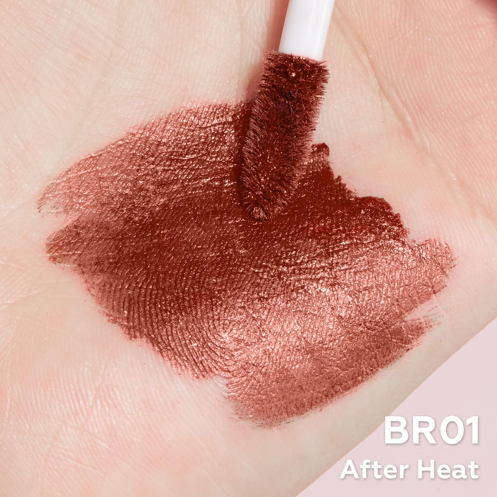 FOCALLURE lip swatch reveals vibrant pigment and glittery shine