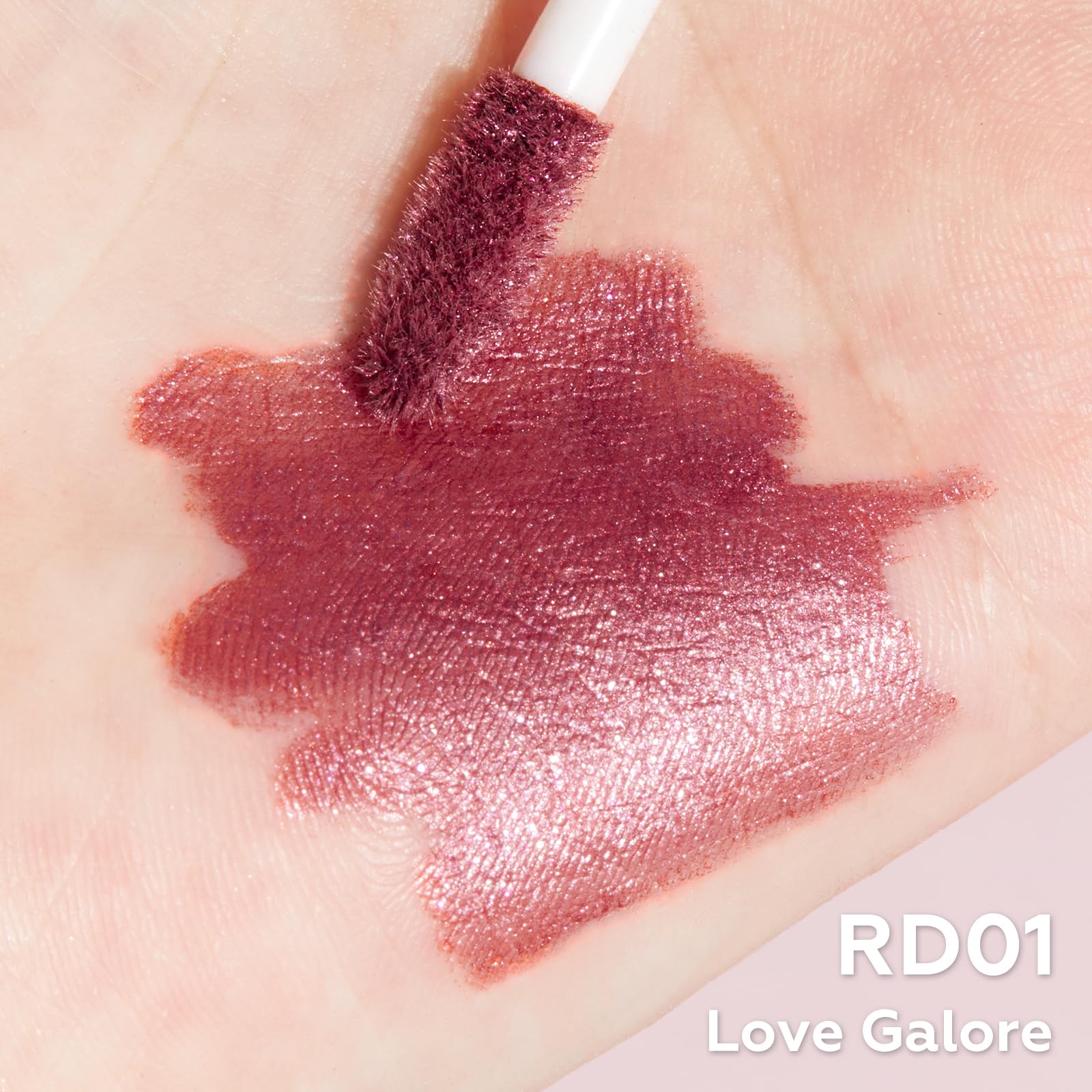 FOCALLURE non-stick cup waterproof lip gloss prevents transfer.