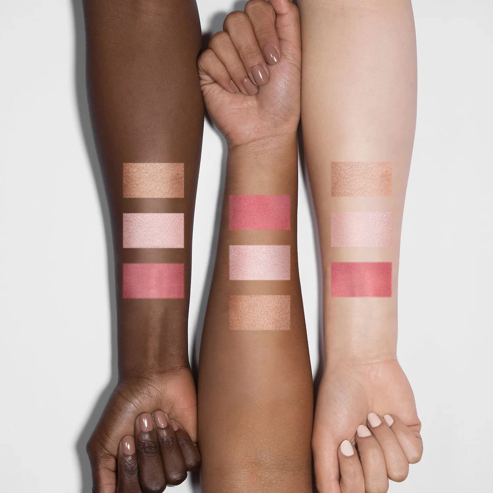 FOCALLURE gift-ready packaging shown as a stylish makeup gift.