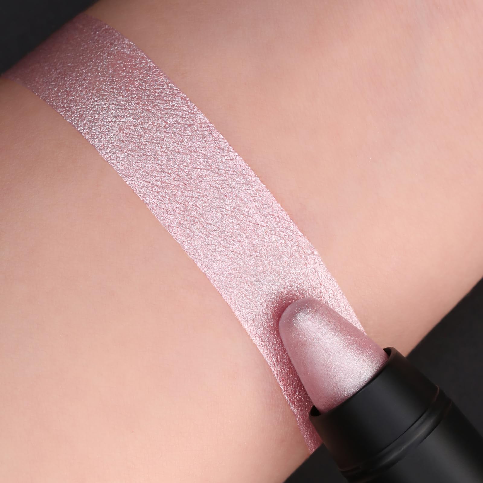 FOCALLURE Ultra Chic Lipstick glossy finish delivers vibrant shade with long wear.