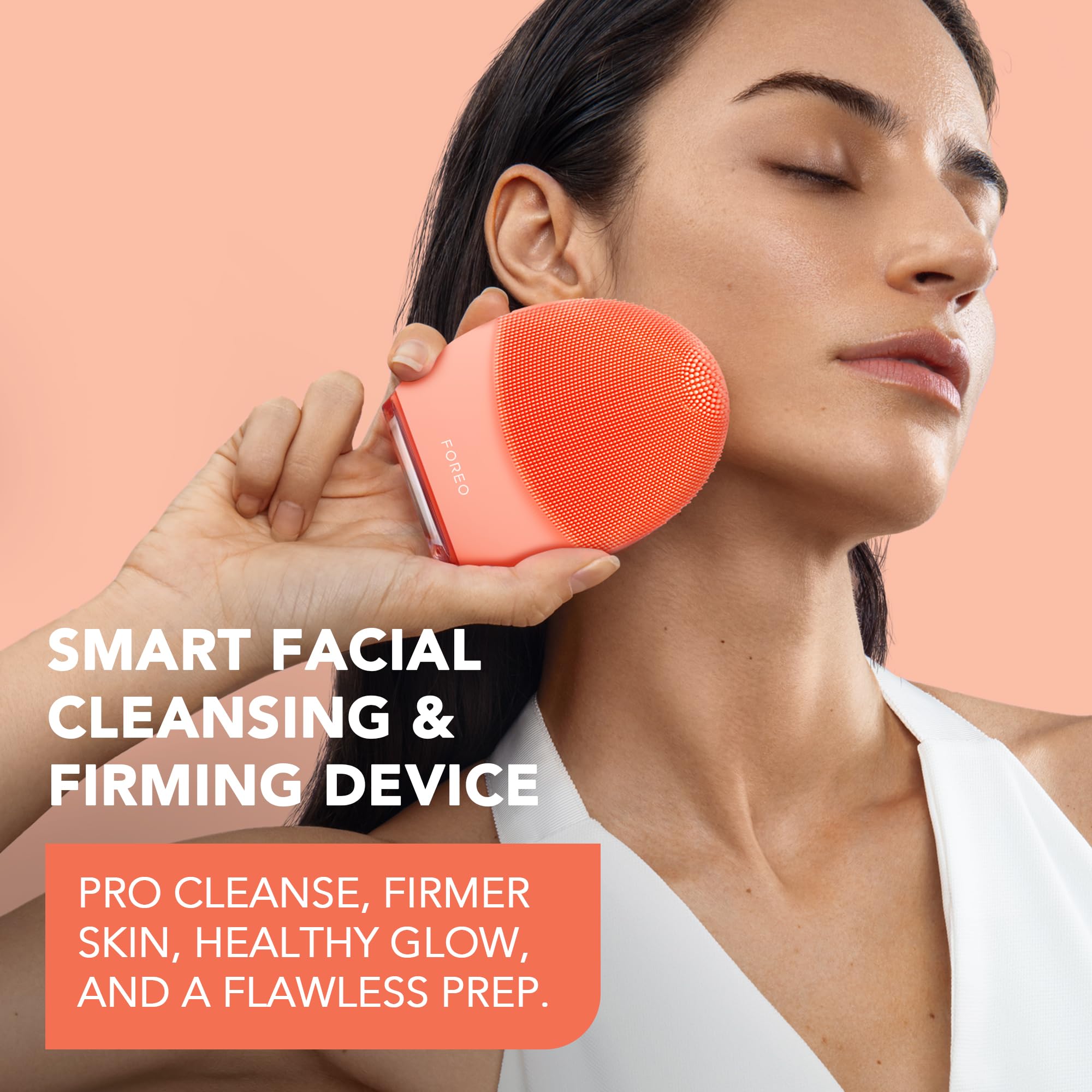 FOREO LUNA 4 firming massage back ridges for a subtle lift.