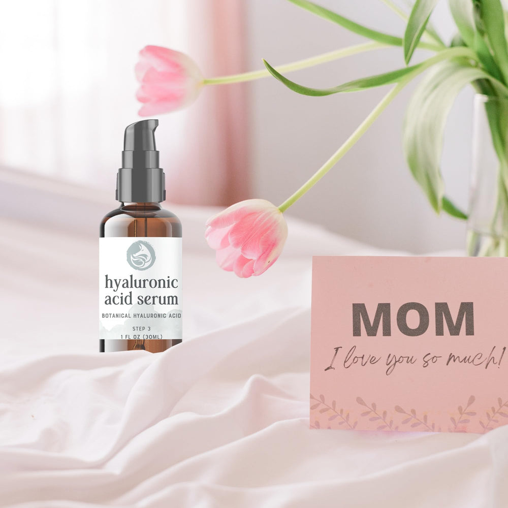Foxbrim Naturals Hyaluronic Serum dropper enables controlled dosing.