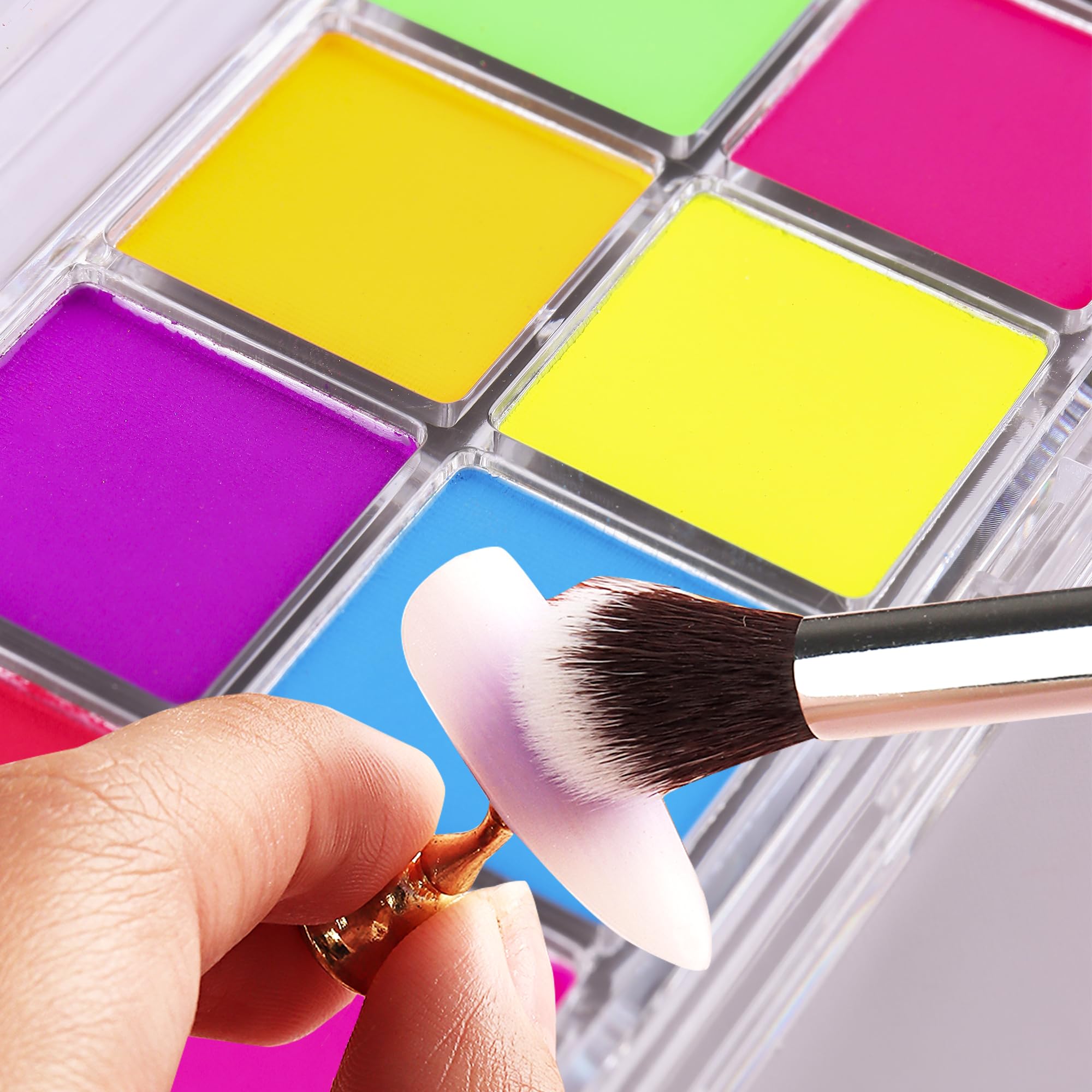 FSpronail gradient brush for smooth ombre blends in neon nail art.