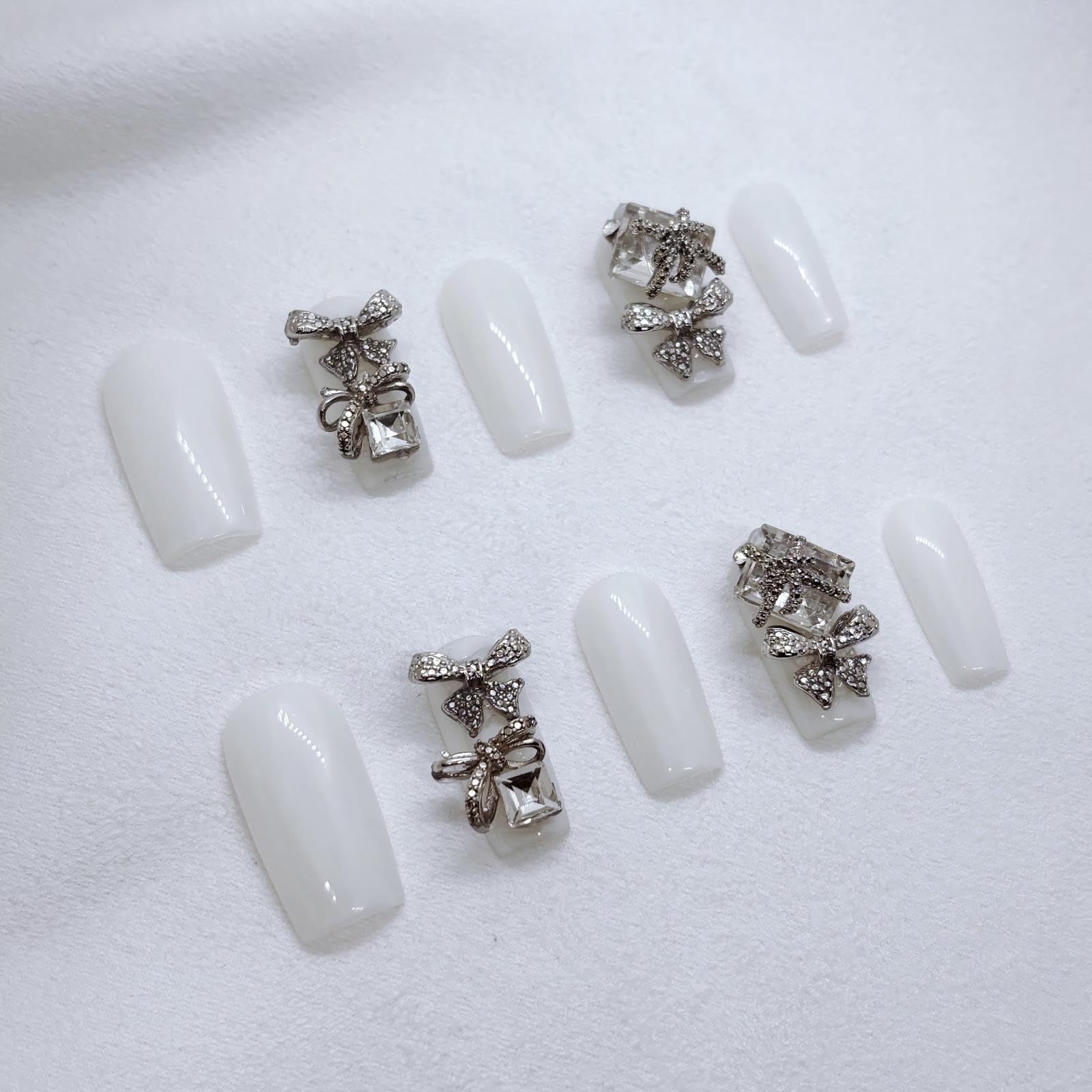 FURNUNUBI 3D jeweled decorative nails for standout evening looks.