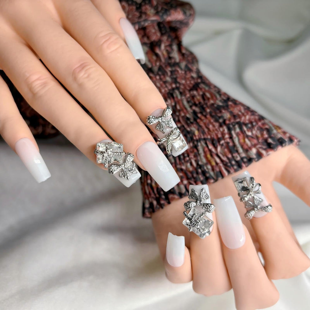 FURNUNUBI crystal bow design nails with sparkling glamour.