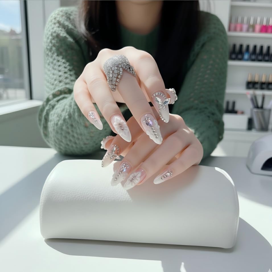 FURNUNUBI press-on nails apply easily for instant color pop.