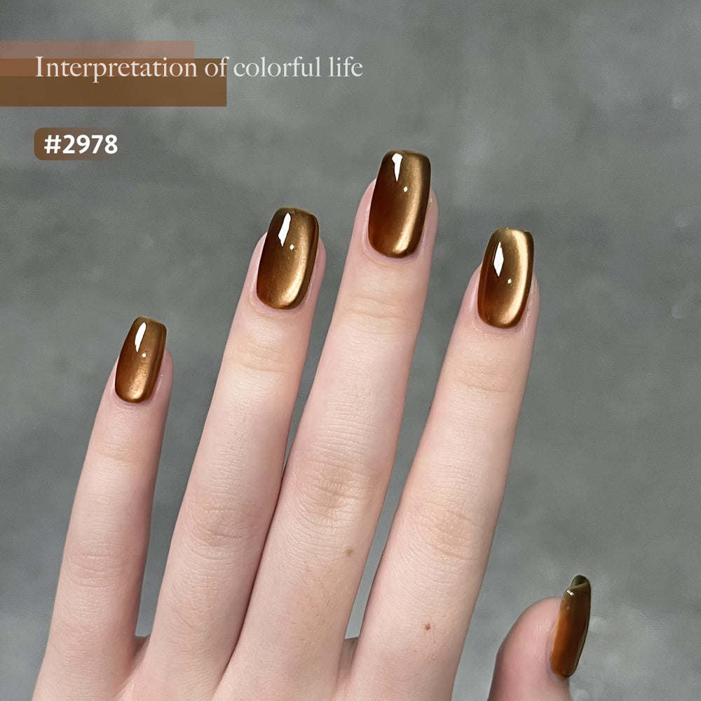 GAOY amber gel polish delivers warm, sparkling nail accents.