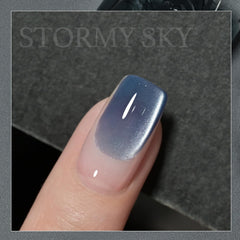 GAOY Cat eye magnet test on nails for customizable patterns