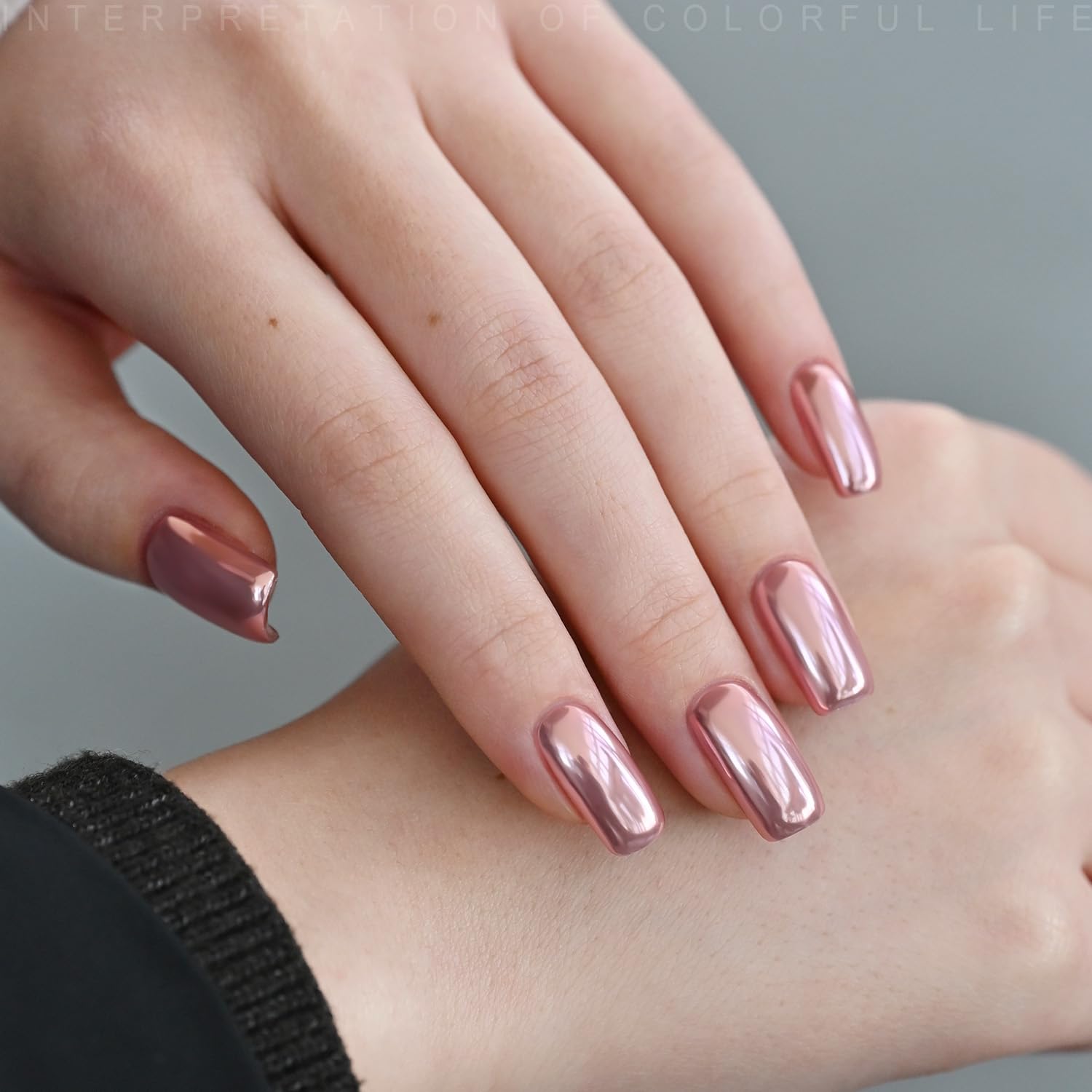 GAOY chrome nail powder with chameleon color effects over a base color