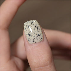 GAOY eggshell speckle bottle – at-home manicure ready.