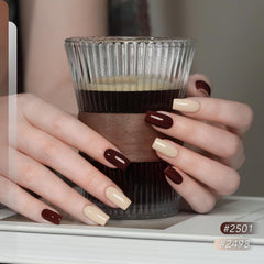GAOY glossy top coat highlights a brilliant shine for nails.