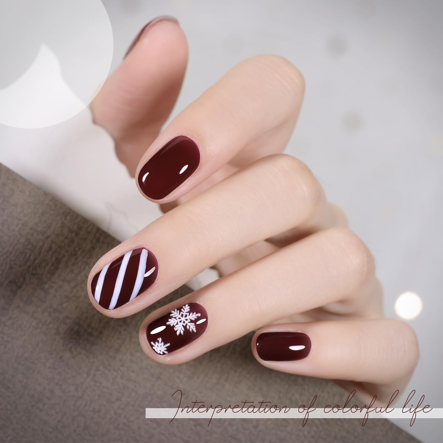 GAOY gel polish on nail with glossy finish.