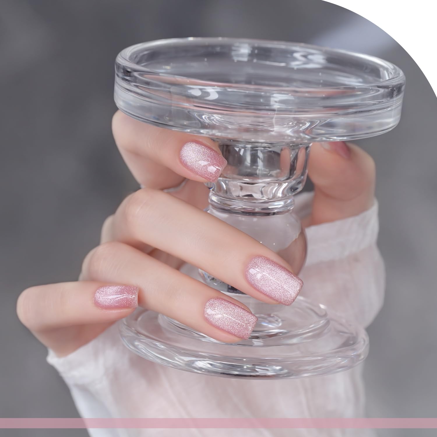Long-lasting look with UV curing of GAOY gel polish in action