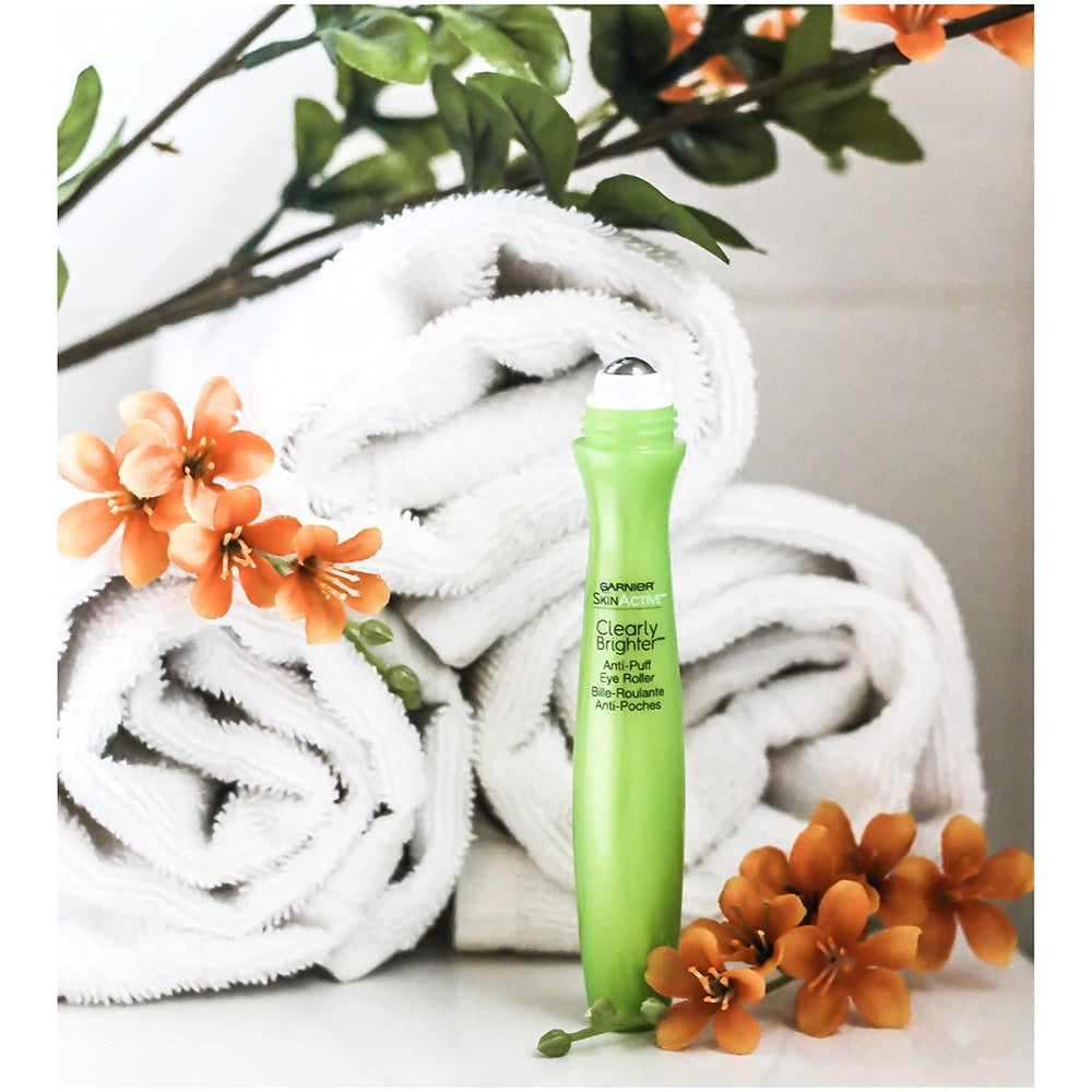 Garnier SkinActive Clearly Brighter Eye Roller easy application on under-eye area.