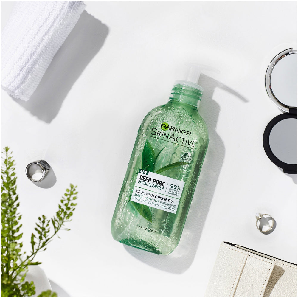Closeup of Garnier SkinActive green tea ingredients and natural origins