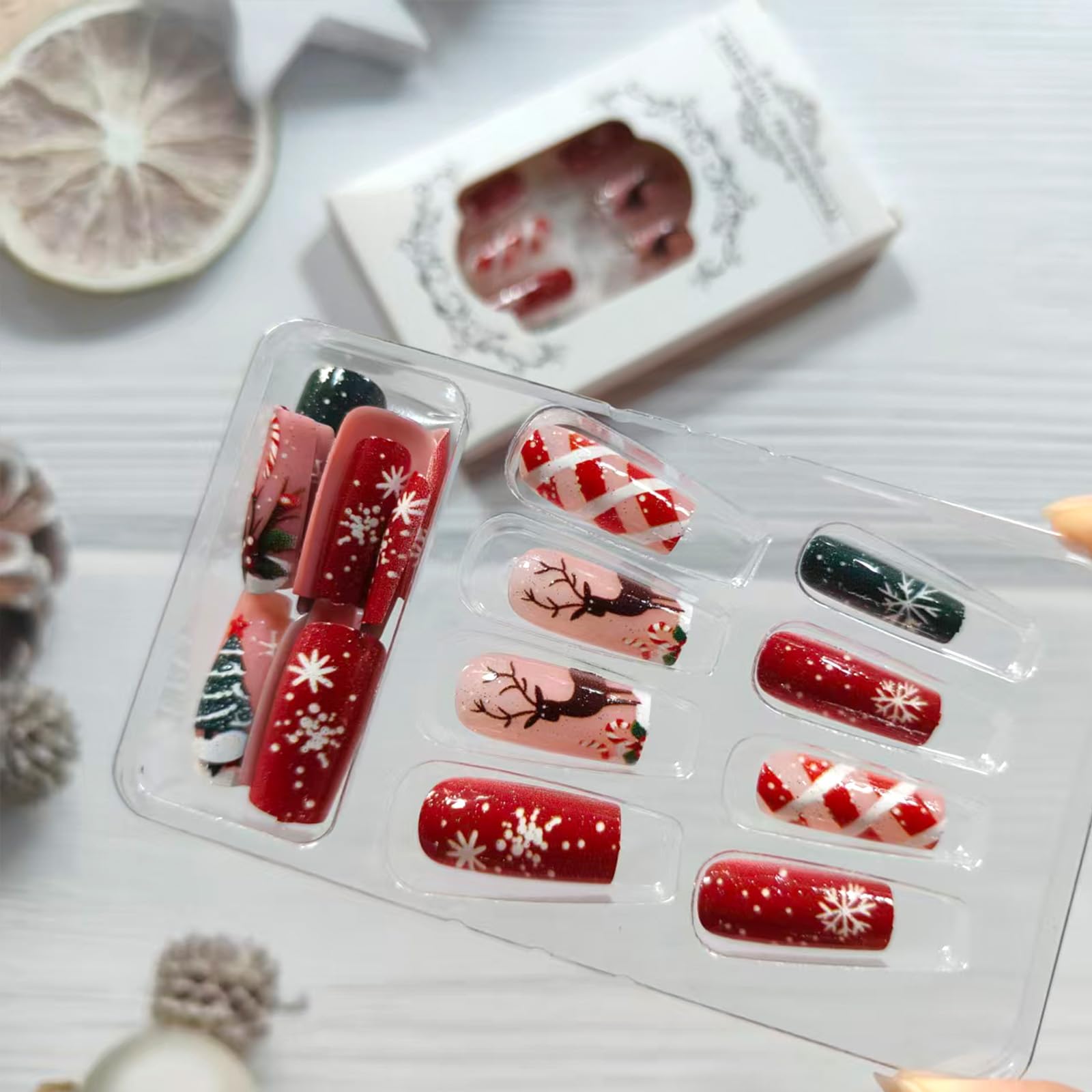 GCSQW reindeer design nails for seasonal charm and easy wear.