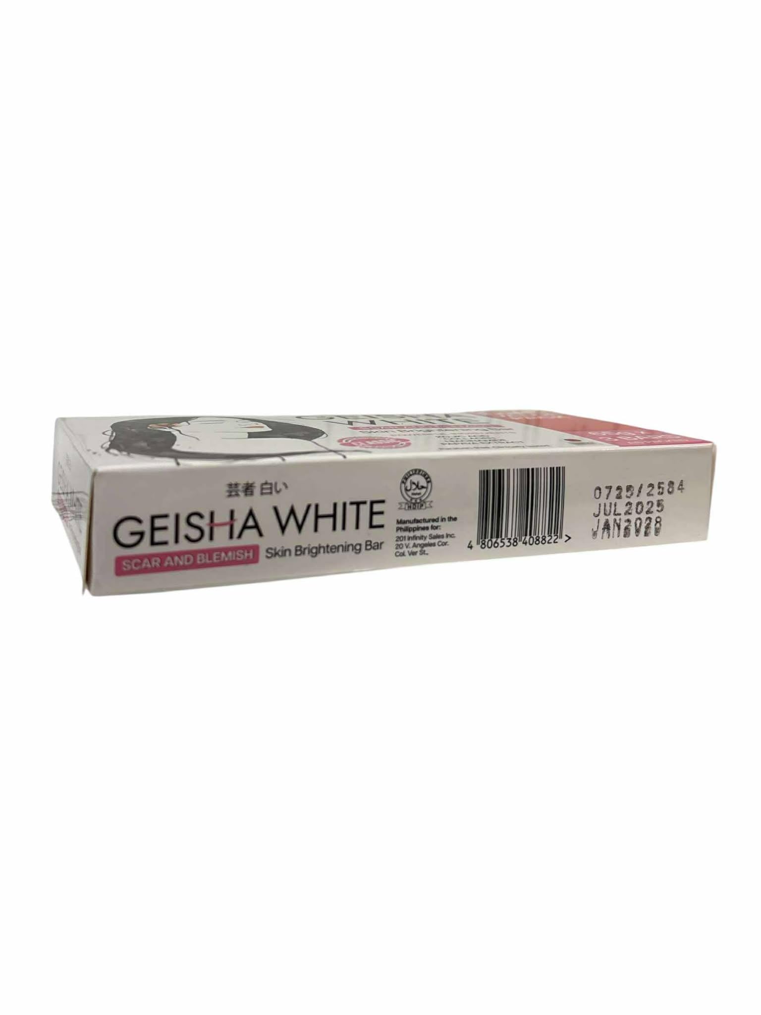 Geisha White Classic Bar lathering action shown for effective cleansing with Kojic and Niacinamide.
