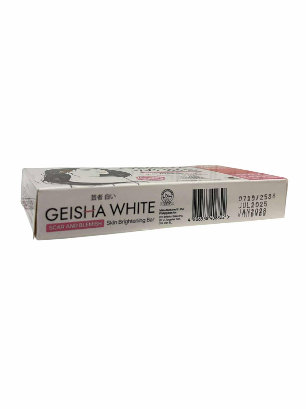 Geisha White Classic Bar lathering action shown for effective cleansing with Kojic and Niacinamide.
