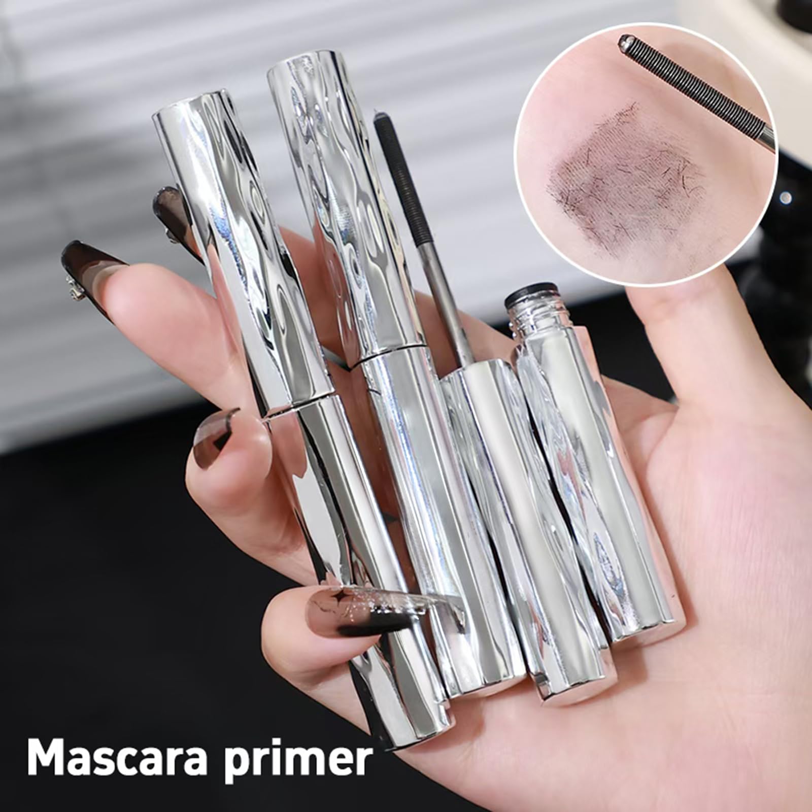 Generic Iron Wand Mascara long-lasting wear keeps lashes defined from morning to night.