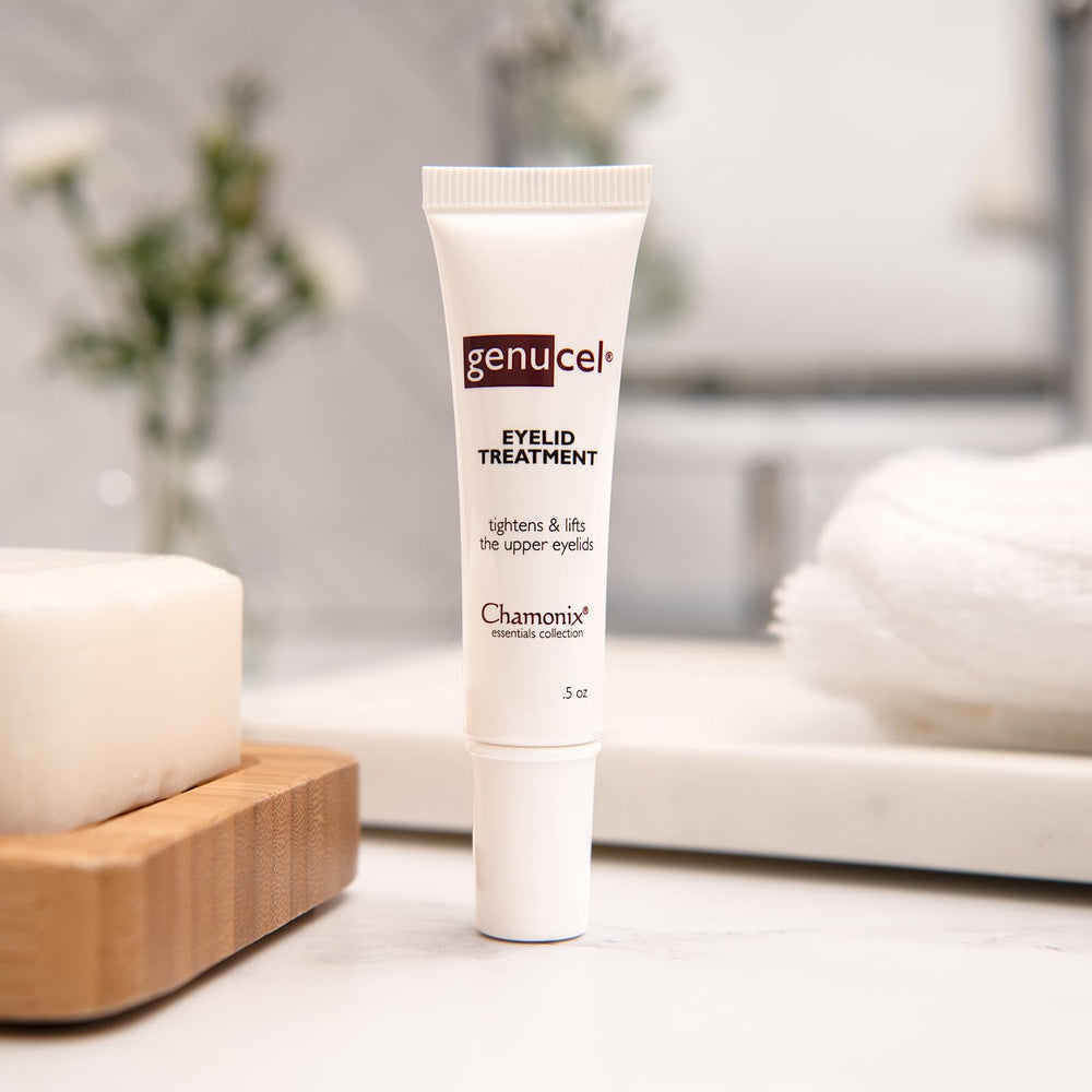 Genucel Eyelid Cream texture close-up emphasizes mineral hydrators for nourished lids.