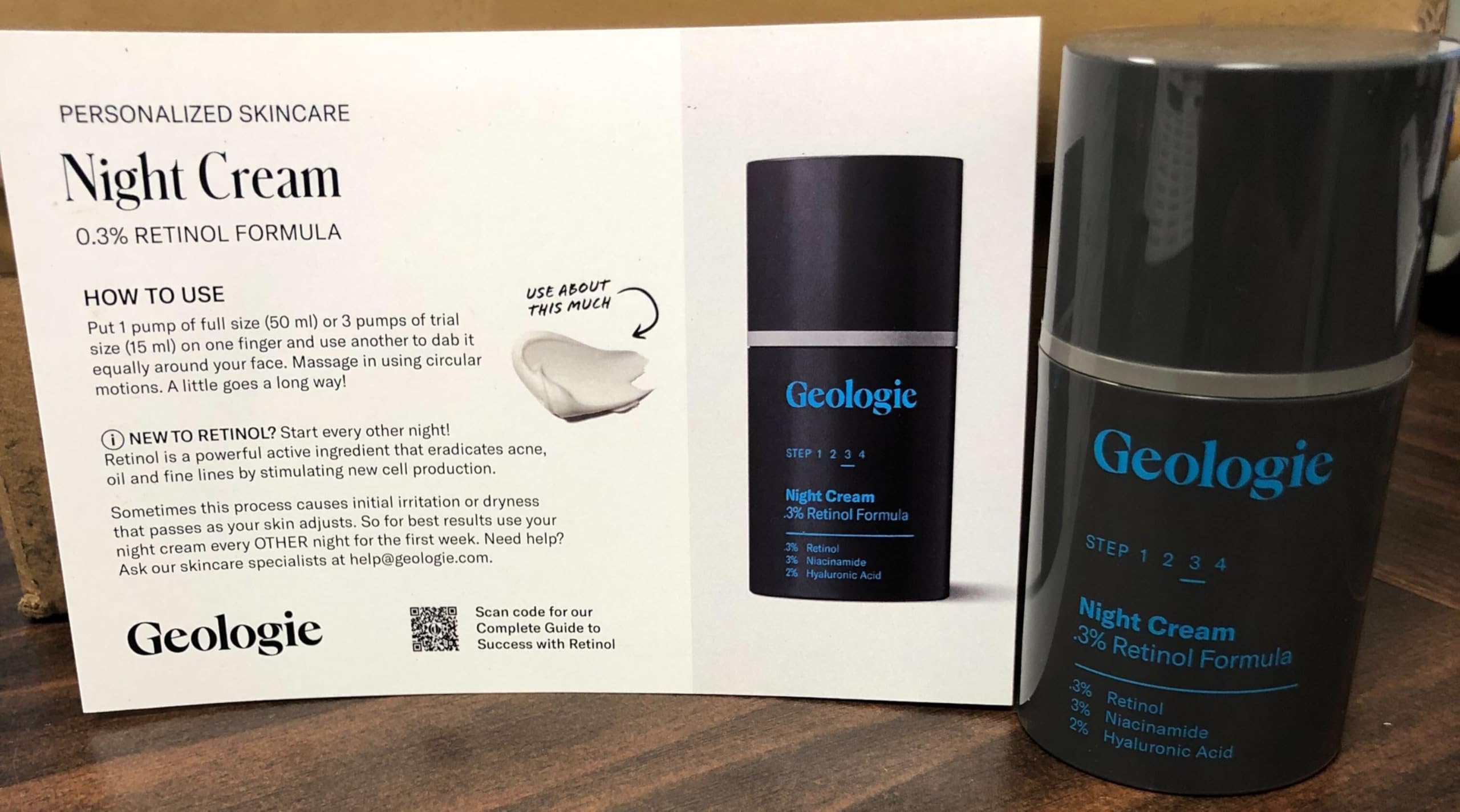 Geologie Ingredients label closeup highlights niacinamide and hyaluronic acid.