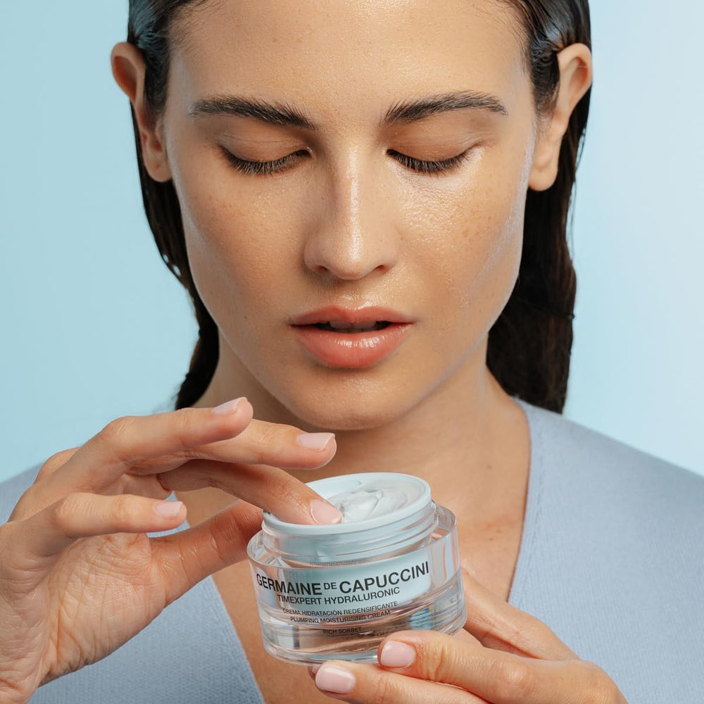 Timexpert Hydraluronic texture closeup showing smooth gel-cream absorption.