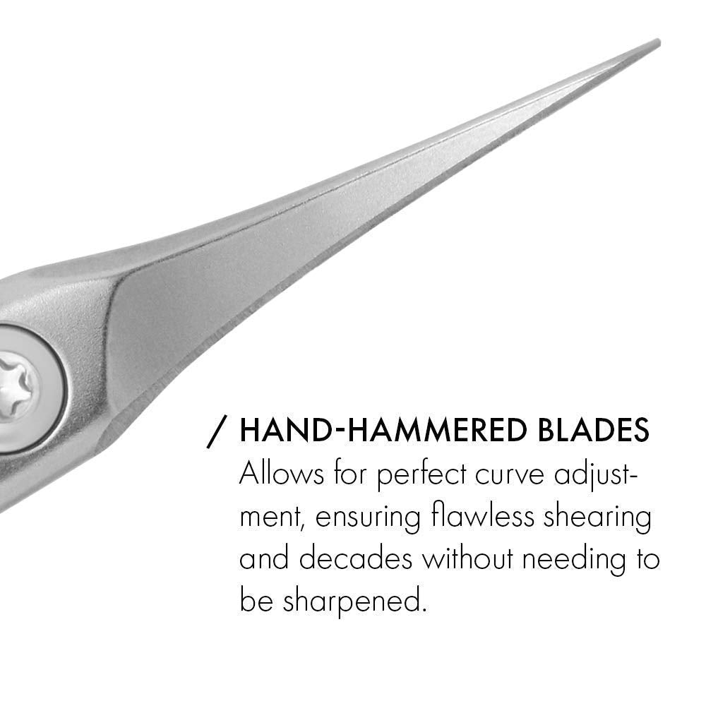 GERmanikure Compact design fits neatly in a grooming kit.