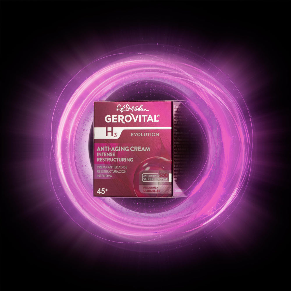 Gerovital H3 Evolution cream texture with glow indicates long-lasting hydration.
