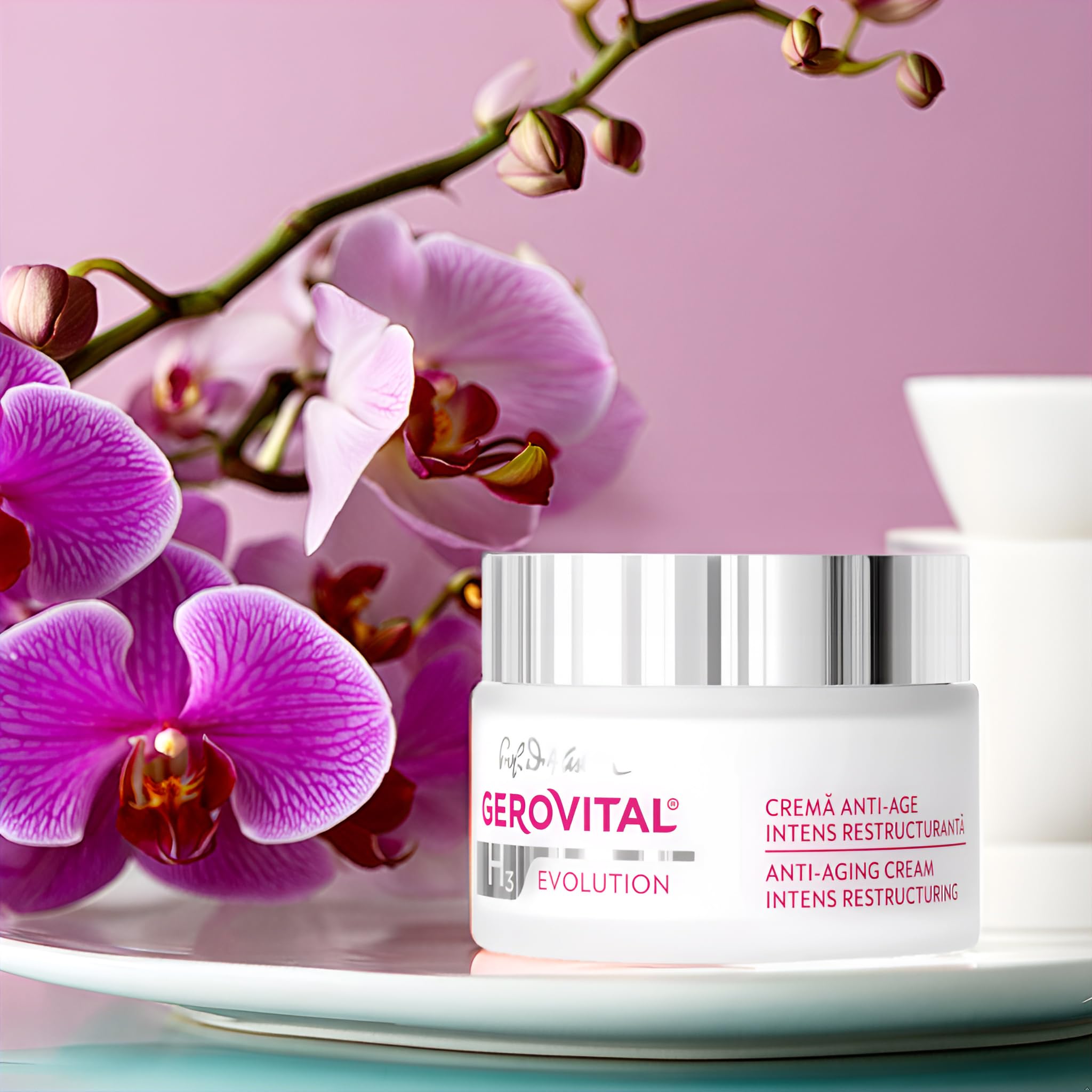 Gerovital H3 Evolution tub open demonstrates generous consistency for nightly care.