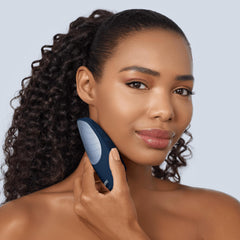 GESKE SmartAppGuided with thermal warming function for comfortable cleansing sessions.
