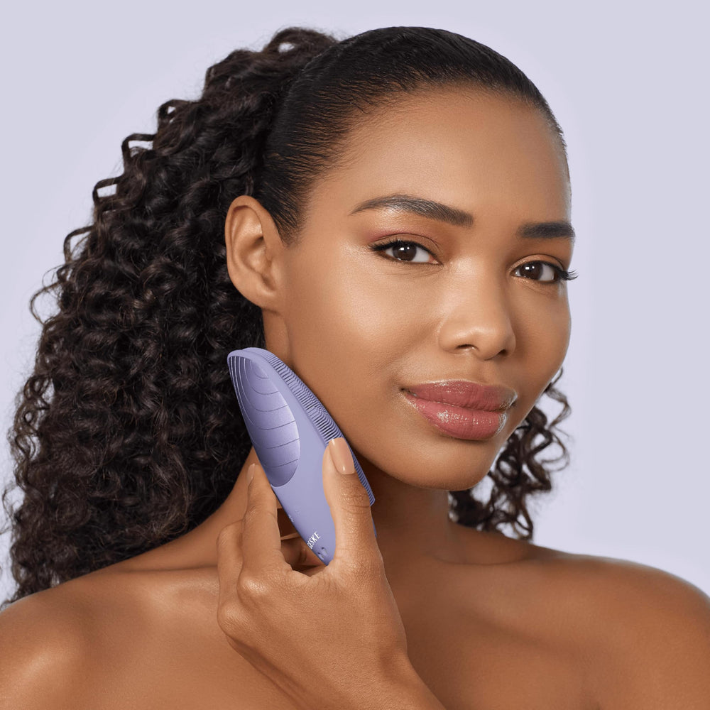 GESKE brush with thermal function warms skin during cleansing for comfort