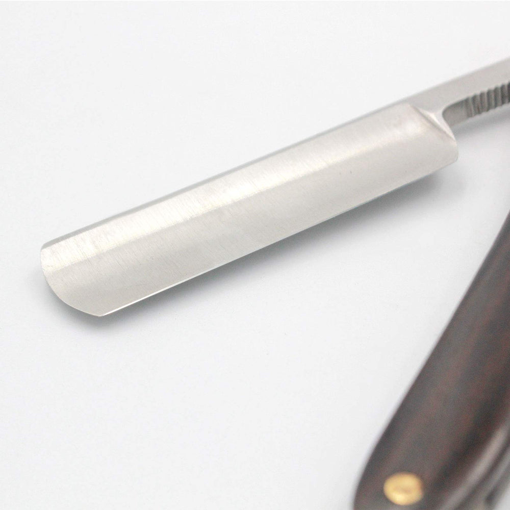 Gihunk lightweight, balanced wooden-handle razor designed for precise control