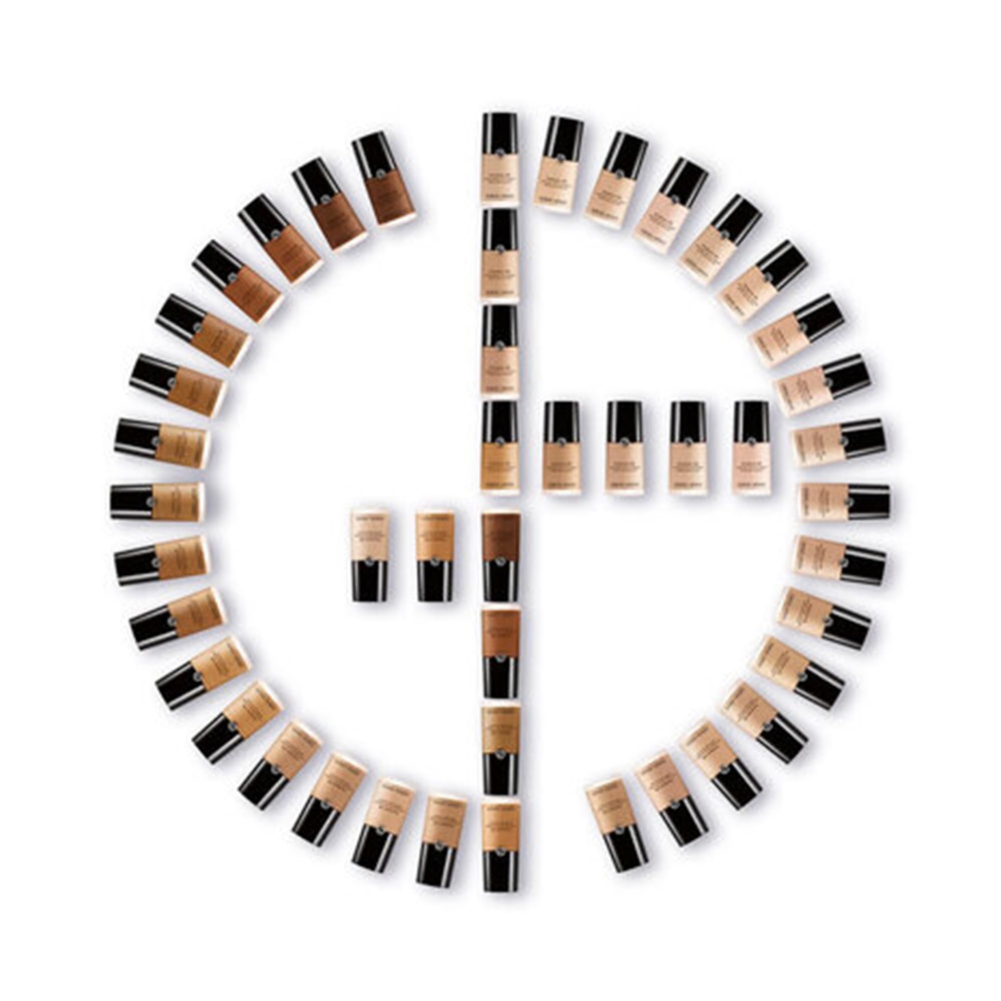 Giorgio Armani Luminous Silk olive shade swatch for daily glow.